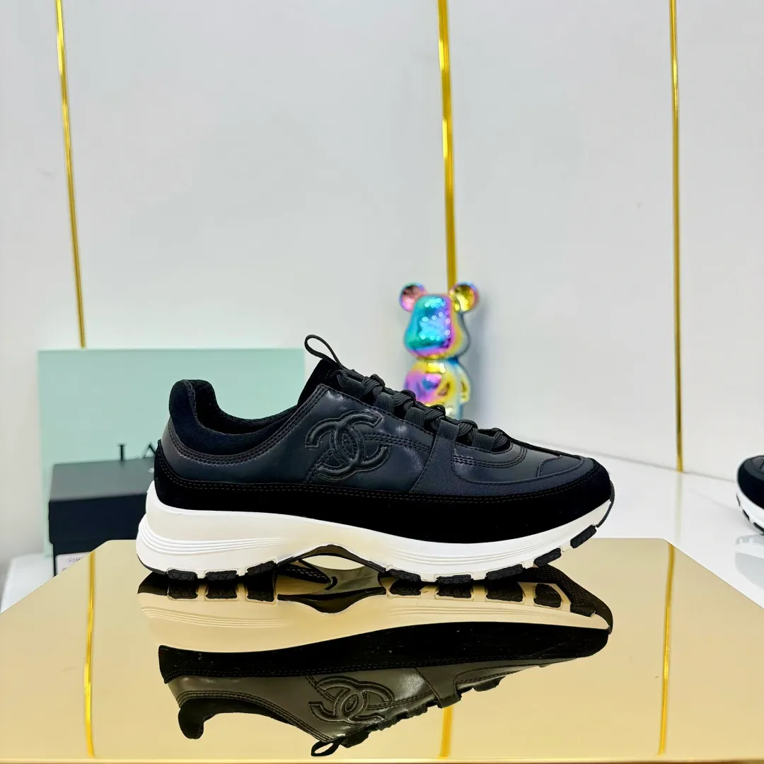 👟👟Ex-factory price 600👟👟High quality! ! ! CHANEL Chanel 25A latest thick-soled casual sports shoes. The counter is synchronized. The counter is very popular. It is a shoe that is very difficult to buy. The most popular thick-soled casual shoes on the Internet. As you can imagine, the most popular thick-soled casual shoes can not be missed. It has both good looks and comfort. Simple and versatile. The thick sole increases the height and is super versatile. Whoever wears it will look better. Upper: cowhide stitching. Lining: breathable mesh. Outsole: TPU original outsole. Size: 35-41 👉